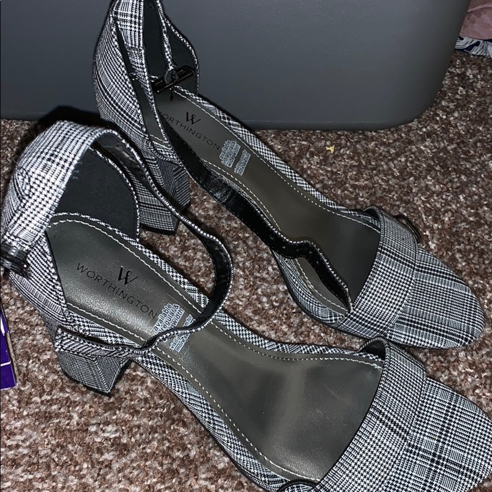 Heels - Picture 4 of 4